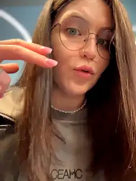 Snapshot of meow_girl chatting on February 18, 1:07 pm meow girl online show from February 18, 1:07 pm