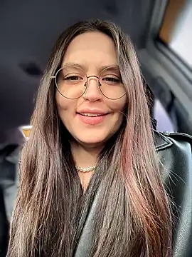 Snapshot of meow_girl chatting on March 3, 8:31 am meow girl online show from March 3, 8:31 am