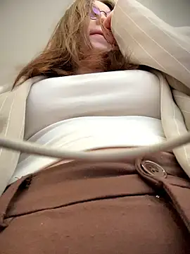 Snapshot of meow_girl chatting on May 3, 1:39 pm meow girl online show from May 3, 1:39 pm