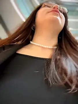Snapshot of meow_girl chatting on May 12, 10:01 am meow girl online show from May 12, 10:01 am