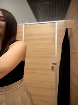 Snapshot of meow_girl chatting on May 19, 11:38 am meow girl online show from May 19, 11:38 am