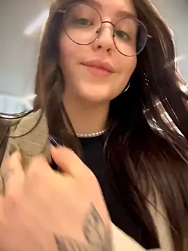 Snapshot of meow_girl chatting on June 2, 10:39 am meow girl online show from June 2, 10:39 am