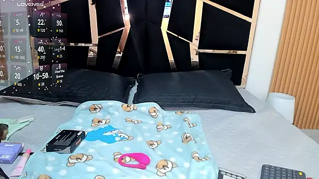 yahaira  online show from December 3, 3:43 pm