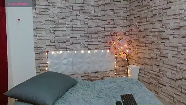 Snapshot of Vanse_lust chatting on February 5, 12:20 am Vanse lust online show from February 5, 12:20 am