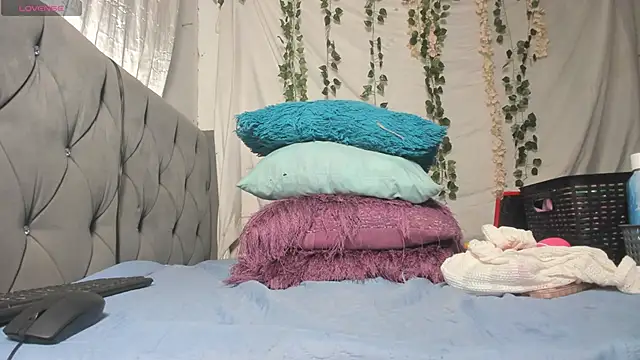 imtiffany w online show from October 6, 1:52 pm