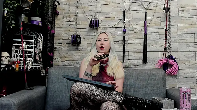 Snapshot of CruelMistress chatting on May 20, 1:01 am CruelMistress online show from May 20, 1:01 am