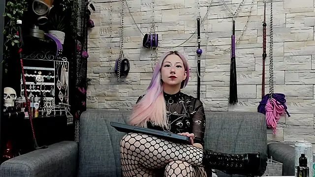 Snapshot of CruelMistress chatting on June 8, 12:58 am CruelMistress online show from June 8, 12:58 am