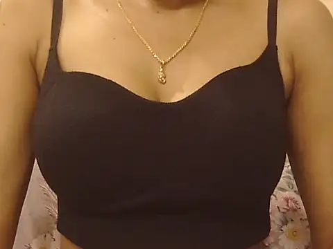 Snapshot of _FluffyHxney_ chatting on October 18, 6:30 pm  FluffyHxney  online show from October 18, 6:30 pm