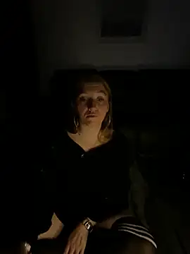 Snapshot of Stoner_BarbieXX chatting on May 20, 8:48 pm Stoner BarbieXX online show from May 20, 8:48 pm