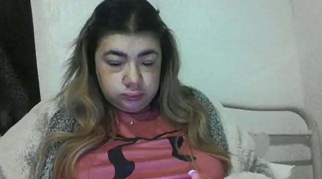 Snapshot of CamilaCherryX chatting on January 14, 6:17 pm CamilaCherryX online show from January 14, 6:17 pm