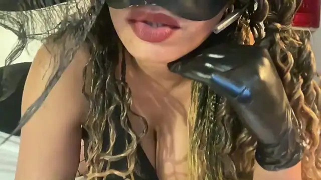 SCARLET-SANTANA online show from October 31, 10:33 pm