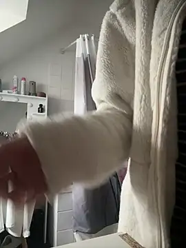 Petite moi online show from March 8, 11:14 am