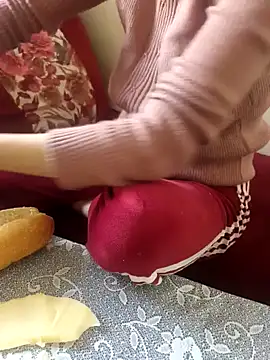 nouramaroc online show from December 16, 1:32 pm