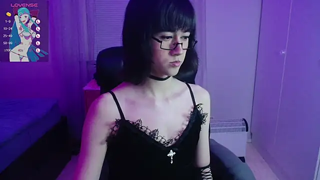 Snapshot of lewd_pillows chatting on March 4, 12:29 am lewd pillows online show from March 4, 12:29 am