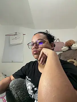 Snapshot of angela_angels_ chatting on February 9, 8:29 am angela angels online show from February 9, 8:29 am