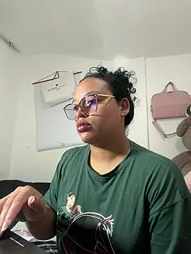 Snapshot of angela_angels_ chatting on February 19, 9:16 am angela angels online show from February 19, 9:16 am