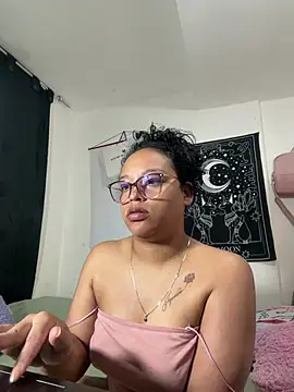 Snapshot of angela_angels_ chatting on March 1, 8:49 am angela angels online show from March 1, 8:49 am