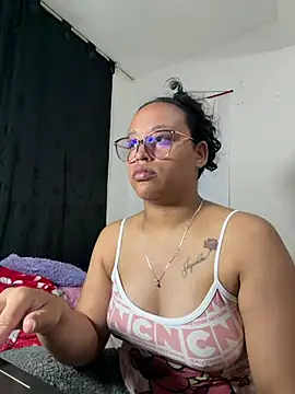 Snapshot of angela_angels_ chatting on June 8, 1:28 am angela angels online show from June 8, 1:28 am