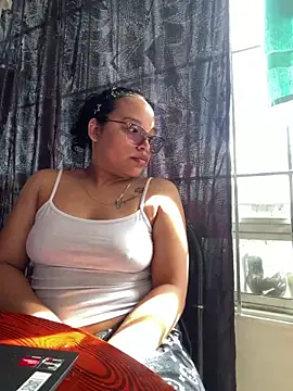 Snapshot of angela_angels_ chatting on June 10, 1:32 pm angela angels online show from June 10, 1:32 pm