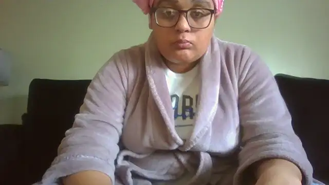 Snapshot of vanilla_chocolate23 chatting on February 16, 9:59 am vanilla chocolate23 online show from February 16, 9:59 am