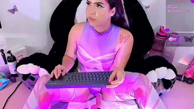 Snapshot of IamSteph13 chatting on January 3, 3:16 am IamSteph13 online show from January 3, 3:16 am