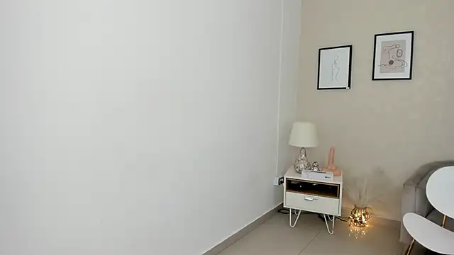 Snapshot of Hellen_coy chatting on January 29, 12:24 pm Hellen coy online show from January 29, 12:24 pm