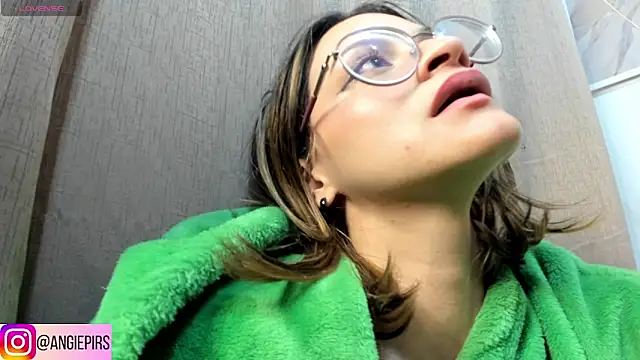 Angie Pirss online show from January 31, 1:43 am