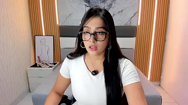 Snapshot of Alyssapark chatting on December 4, 7:00 pm Alyssapark online show from December 4, 7:00 pm