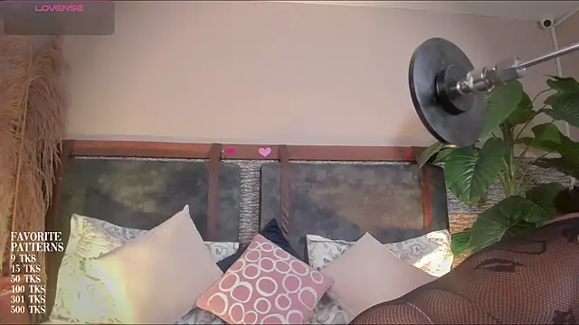 zoe 23  online show from May 6, 10:42 am