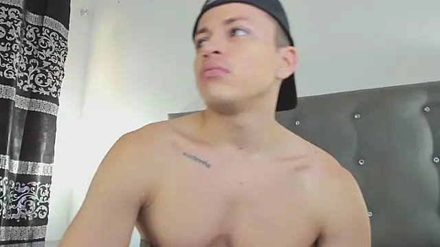 Snapshot of Angel_Cuervo chatting on December 31, 3:42 pm Angel Cuervo online show from December 31, 3:42 pm