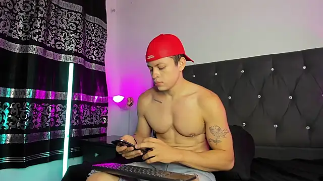 Snapshot of Angel_Cuervo chatting on March 10, 12:37 pm Angel Cuervo online show from March 10, 12:37 pm