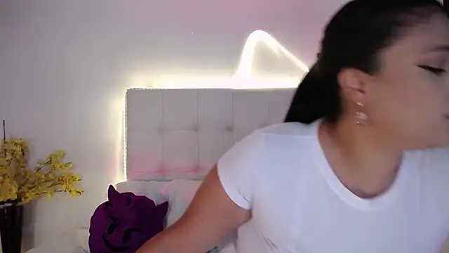 Nicol Love0 online show from March 18, 2:31 pm