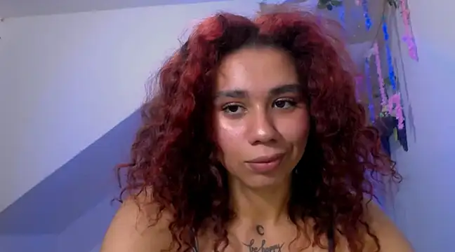 Snapshot of diamonmeli chatting on March 18, 12:27 am diamonmeli online show from March 18, 12:27 am