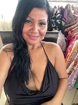 Snapshot of Hot_Rose83 chatting on February 2, 8:51 pm Hot Rose83 online show from February 2, 8:51 pm