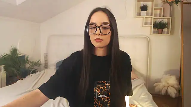 AuroraAksnesss online show from February 6, 5:30 pm