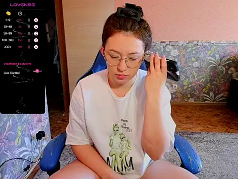 Snapshot of Chloe_strip chatting on October 14, 2:56 am Chloe strip online show from October 14, 2:56 am