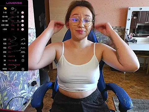 Snapshot of Chloe_strip chatting on October 15, 4:23 am Chloe strip online show from October 15, 4:23 am