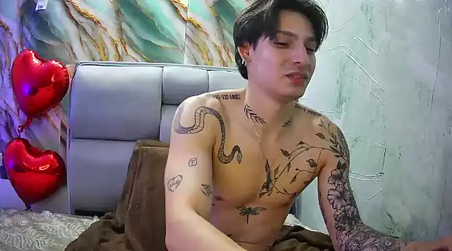 Snapshot of Apolo_Hidalgo01 chatting on February 7, 4:24 pm Apolo Hidalgo01 online show from February 7, 4:24 pm