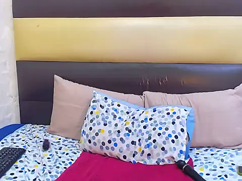 NunuBerry16 online show from February 13, 9:11 pm