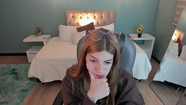 Nora Vennucci online show from January 31, 8:18 pm