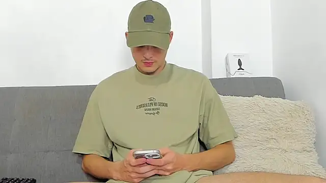 Snapshot of im_miike chatting on May 13, 11:00 pm im miike online show from May 13, 11:00 pm