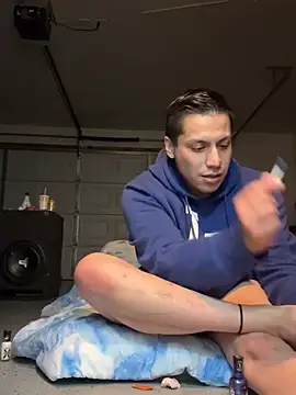 cutemodal33 online show from February 4, 1:59 pm