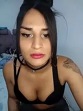 Snapshot of Pussycat_9999 chatting on December 2, 5:15 pm Pussycat 9999 online show from December 2, 5:15 pm