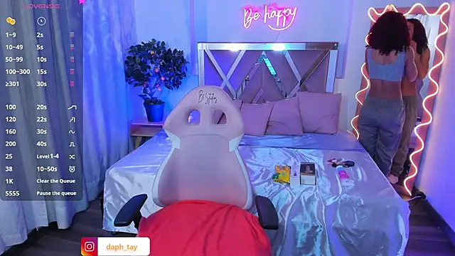 Snapshot of Daphnne_tay chatting on January 22, 3:31 am Daphnne tay online show from January 22, 3:31 am