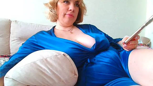 Snapshot of Brionia chatting on February 18, 10:49 am Brionia online show from February 18, 10:49 am