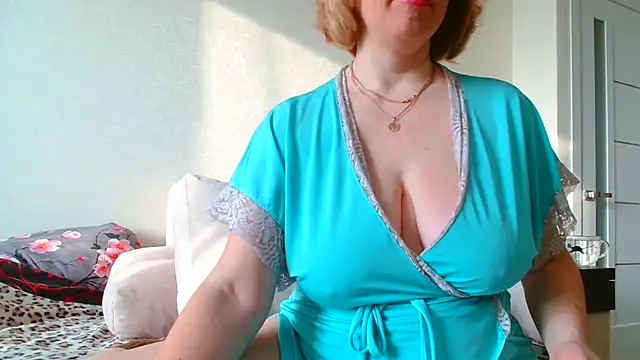 Snapshot of Brionia chatting on February 27, 6:18 am Brionia online show from February 27, 6:18 am