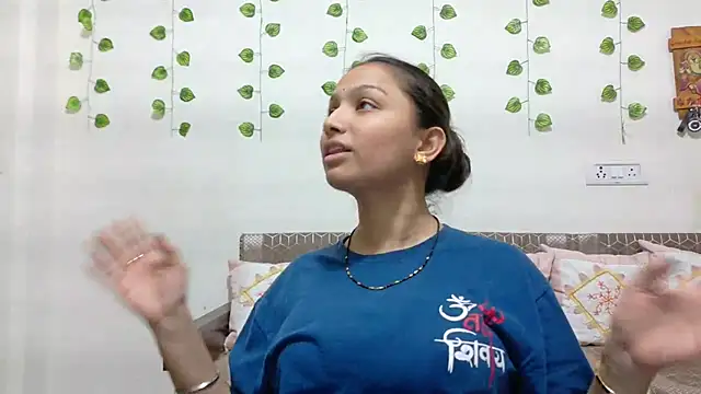 Snapshot of Aleena_Rai chatting on November 2, 7:49 pm Aleena Rai online show from November 2, 7:49 pm