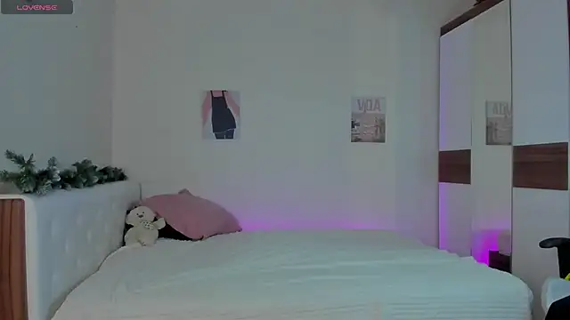 Snapshot of tender_babyy chatting on January 28, 2:21 pm tender babyy online show from January 28, 2:21 pm