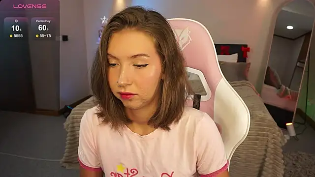 Snapshot of LinaSiren chatting on December 27, 6:46 am LinaSiren online show from December 27, 6:46 am