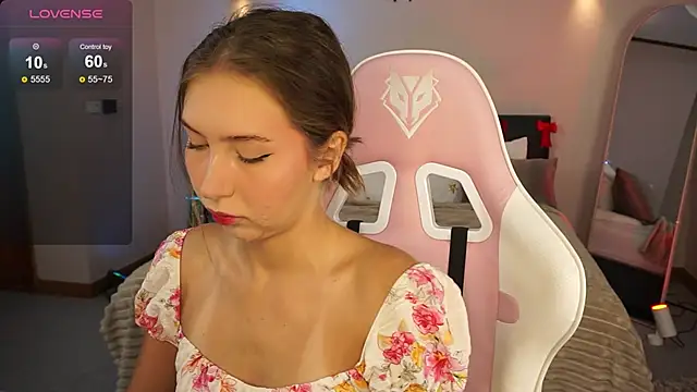 Snapshot of LinaSiren chatting on December 28, 3:15 am LinaSiren online show from December 28, 3:15 am